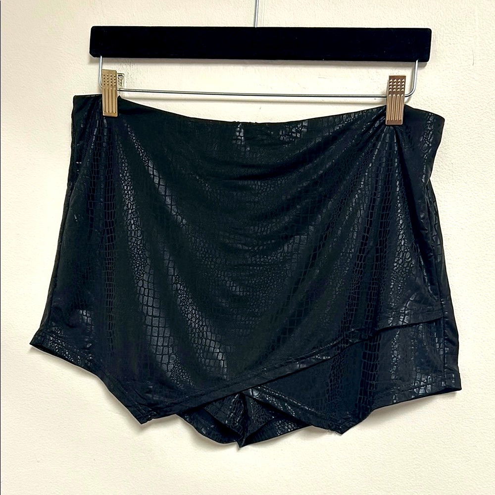 SHEIN Shiny Black Crocodile Print Womens Size 12 Shiny Stretch Skort Swim Shorts